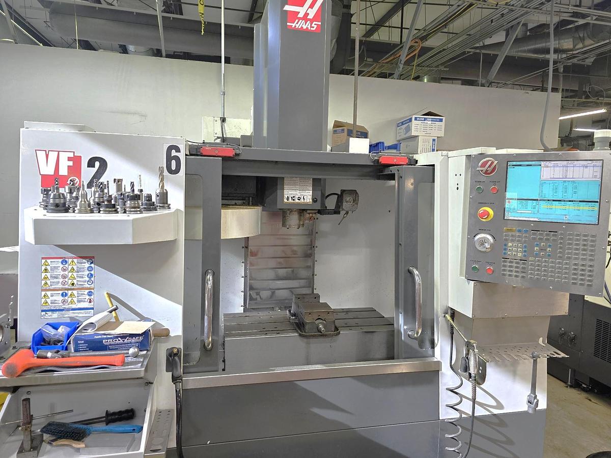 Used 2013 Haas VF2 with Chip Auger, Progr. Coolant Nozzle, Prepped for Coolant Thru Spindle, Rigid Tap, ONLY 519 Feed Cut Hours