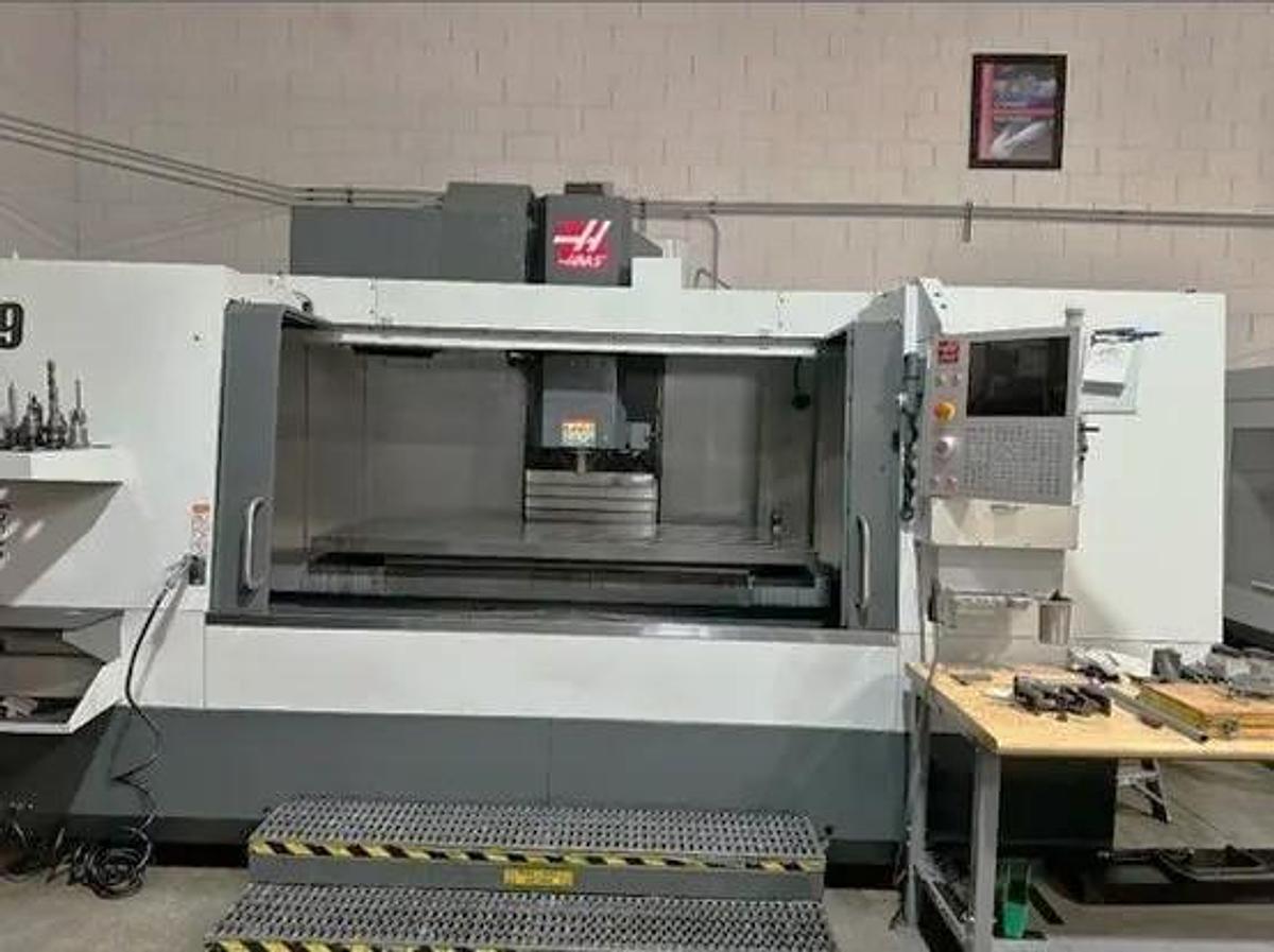 Used 2021 Haas VF9/40 with Haas Probing, 30 Pos. ATC, 8100 RPM, Progr. Coolant Nozzle, HSM, Chip Auger, Jog Handle, ALMOST HALF OF A NEW PRICE!!