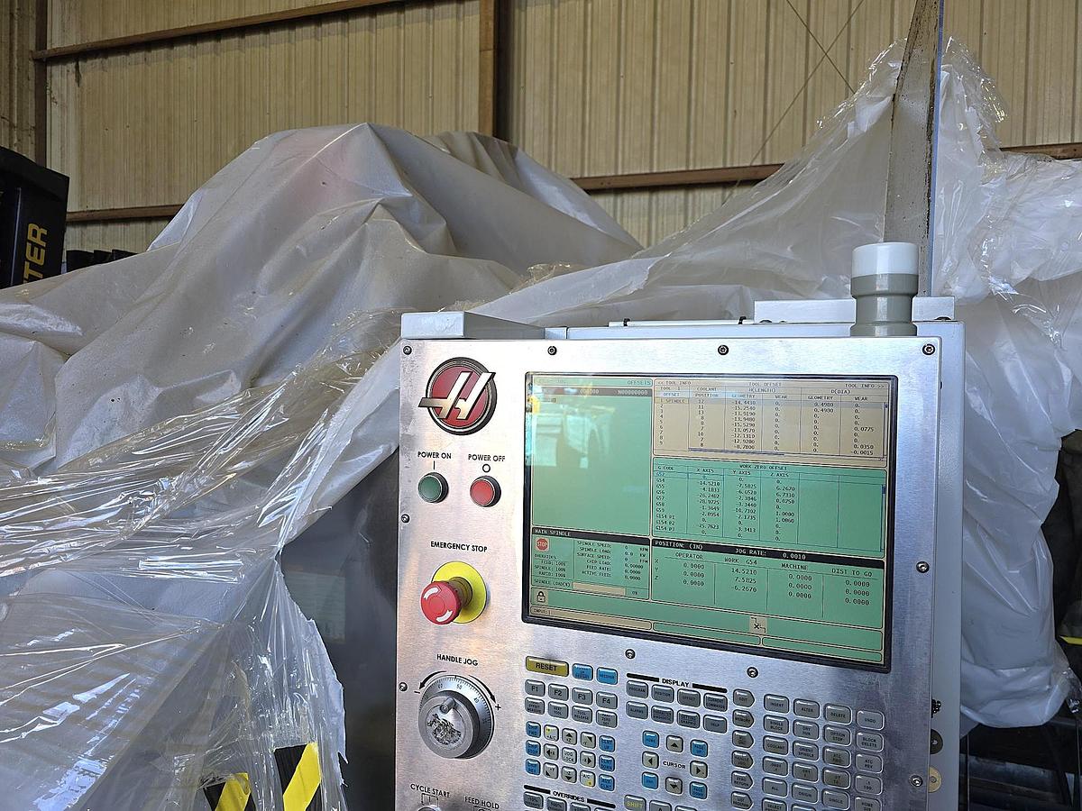 Used 2013 Haas VF2 with Chip Auger, Progr. Coolant Nozzle, Prepped for Coolant Thru Spindle, Rigid Tap, ONLY 519 Feed Cut Hours