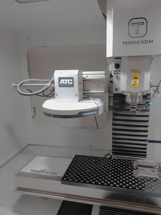 Used 2022 Tormach 1100M with Microarc 4th axis Rotary Table (never used), 10 Station ATC, Subplate, Tool Setter, Digital Passive Probe