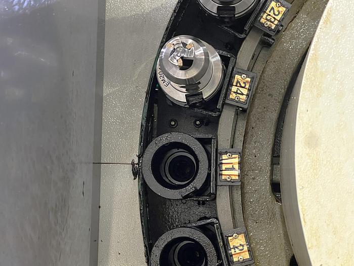 Used 2005 Hyundai-Kia VX500 3 Axis Vertical Machining Center