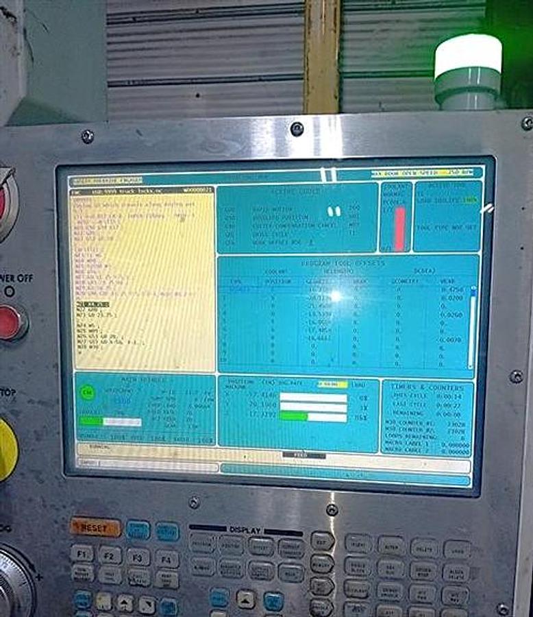 Used 2005 Haas VF-6/50 with 30 Station Side Mounted ATC, 10,000 RPM with 2 Spd Geared Head, Auger