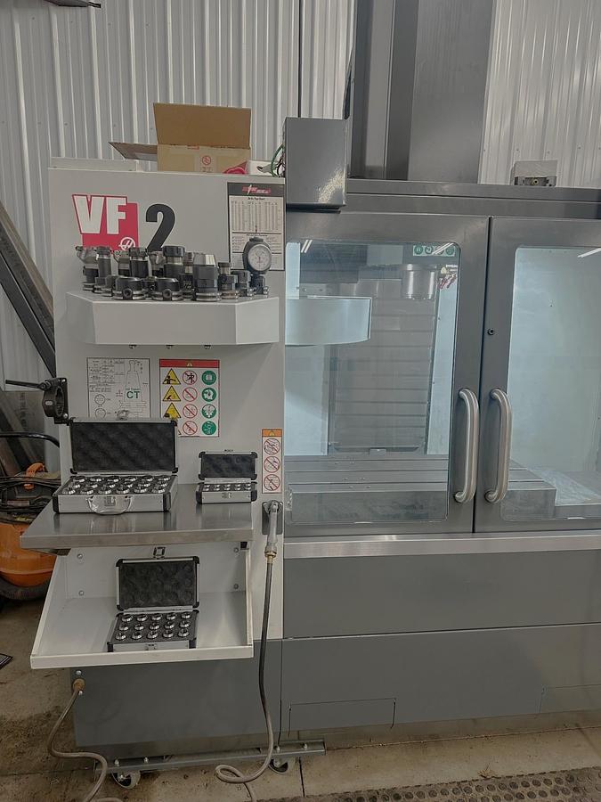 Used 2021 Haas VF2 with Auto Door, Rigid Tapping, 20 Station Carousel Type ATC, ONLY 30 FEED CUTTING HOURS!!