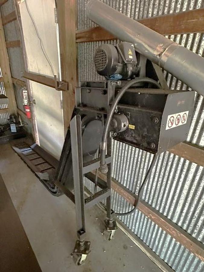 Used 2010 Hurco TM8 with 8" Hydr. Chuck, Chip Conveyor, Toolsetter, Tailstock, 2" Bar Cap., 12" x 18.8" Capacity