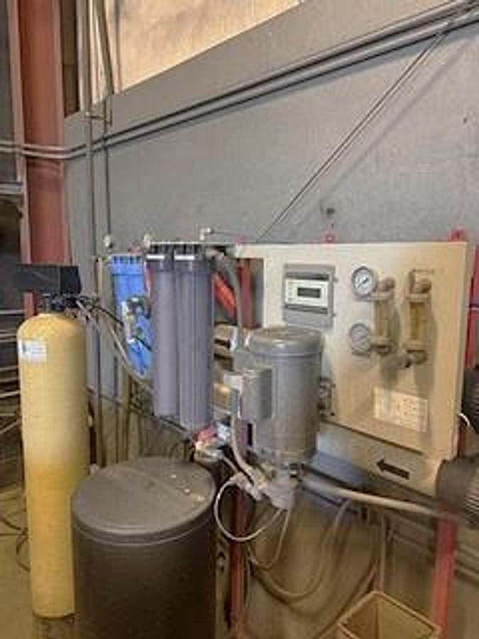 Used 2015 Omax Maxiem Water Jet Cutting Machine with 30 HP Pump, 50,000 PSI Cut Pressure, 600 lb. Bulk Abrasive Delivery System