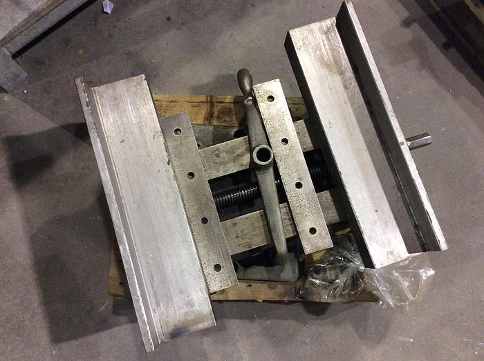 Used 1982 Rockford 24" Hydraulic V-Ram Shaper