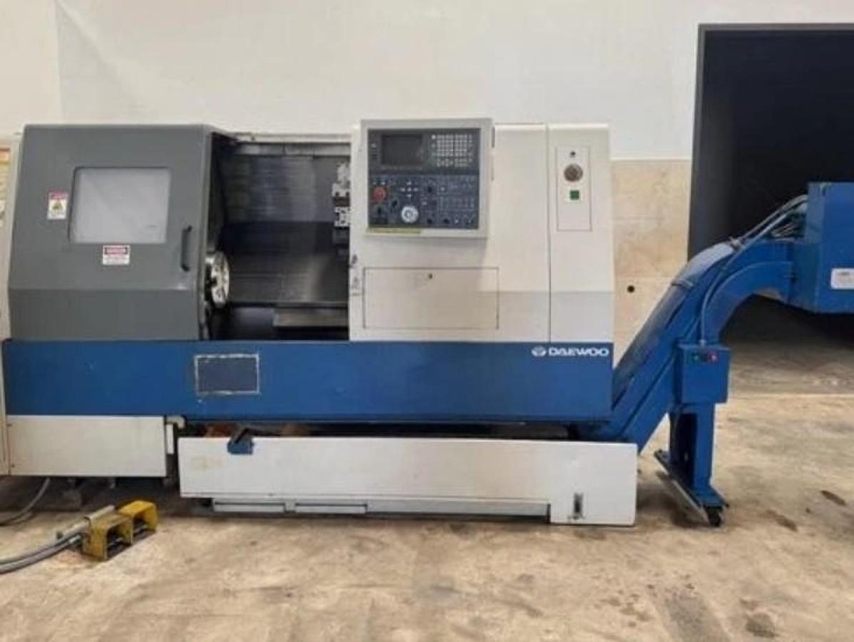 Used 2001 Daewoo Puma 250B with 12" Hyd. Chuck, Chip Conveyor, Tool Presetter, Tailstock, ONLY 7848 Cutting Hours