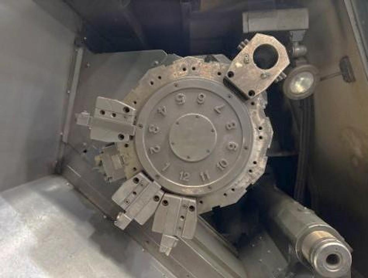 Used 2012 Doosan Puma 400MC with C Axis, Milling Capable, 21" Chuck, 6.5" Bar Capacity, Tailstock, Conveyor, Live Tool Holder