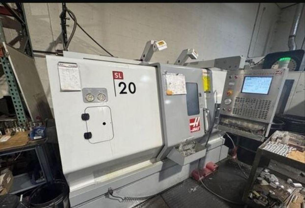 Used 2006 Haas SL-20T with Tailstock, Chip Auger, Parts Catcher, 8" Chuck, Tool Presetter