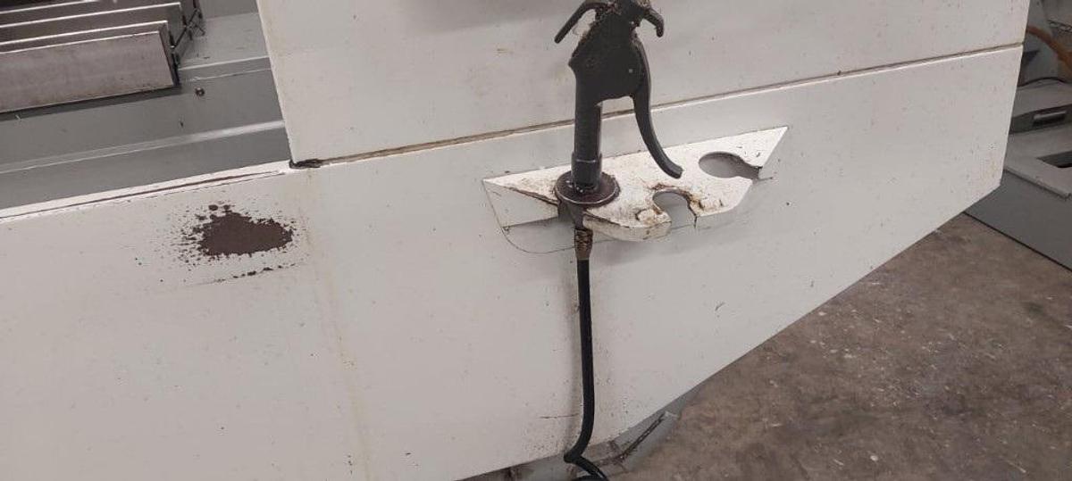 Used 2009 Haas Super Mini Mill 2 with 24 Station Side Mount ATC, Auger Style Chip Conveyor, USB Port Interface