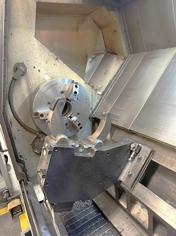 Used 2006 Doosan Puma 700L with 24" Hyd. Chk, 6.5" Bar Cap., 126" Turn Length, SMW Steady Rest, Tailstock, Conveyor, Tool Eye