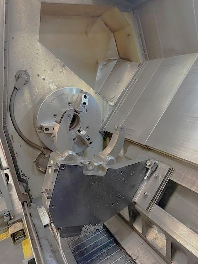 Used 2012 Doosan Puma 700L with 24" Hyd. Chk, 6.5" Bar Cap., 126" Turn Length, SMW Steady Rest, Tailstock, Conveyor, Tool Eye