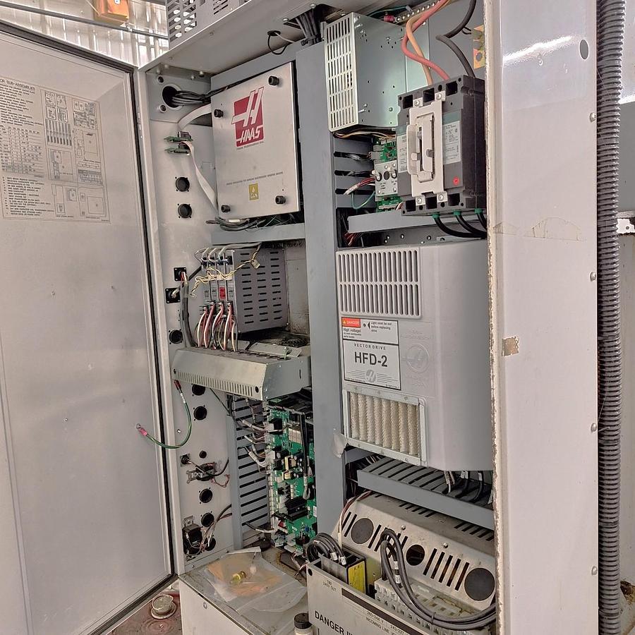 Used 2007 Haas VF-2B with 10,000 RPM, Haas HRT-210 Rotary Table, 2 Speed Gearbox, Pcool, Auger