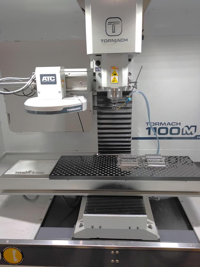 Used 2022 Tormach 1100M with Microarc 4th axis Rotary Table (never used), 10 Station ATC, Subplate, Tool Setter, Digital Passive Probe
