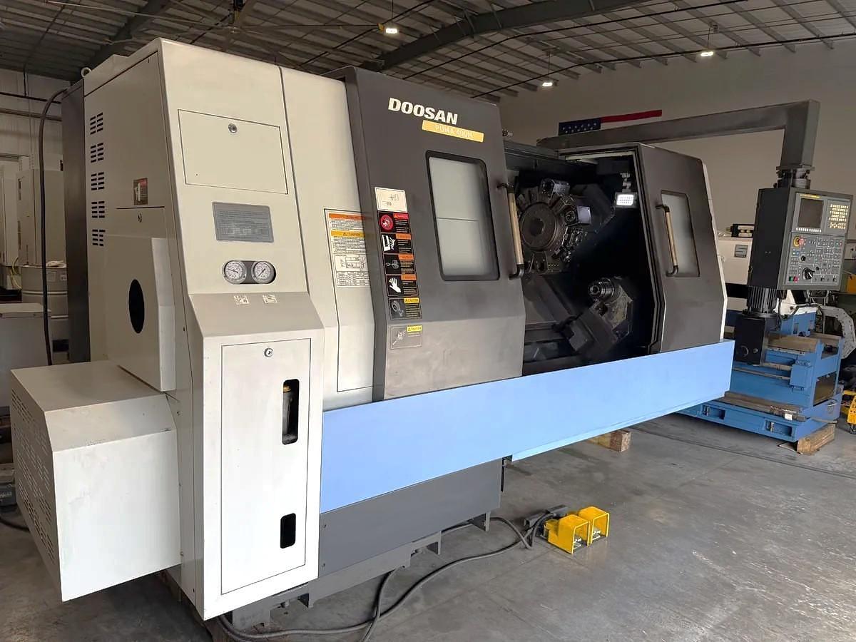 Used 2012 Doosan Puma 400MB with C Axis, Milling Capable, 15" Hyd. Chk, 4.5" Bar Cap., 41.3" cc, Tailstock, Conveyor, Live Tooling