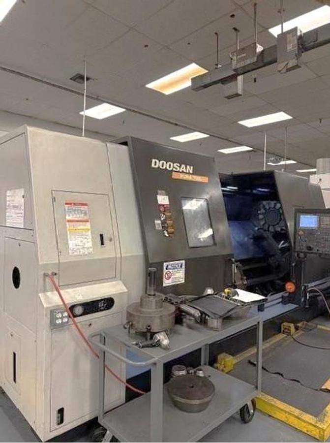 Used 2006 Doosan Puma 700L with 24" Hyd. Chk, 6.5" Bar Cap., 126" Turn Length, SMW Steady Rest, Tailstock, Conveyor, Tool Eye