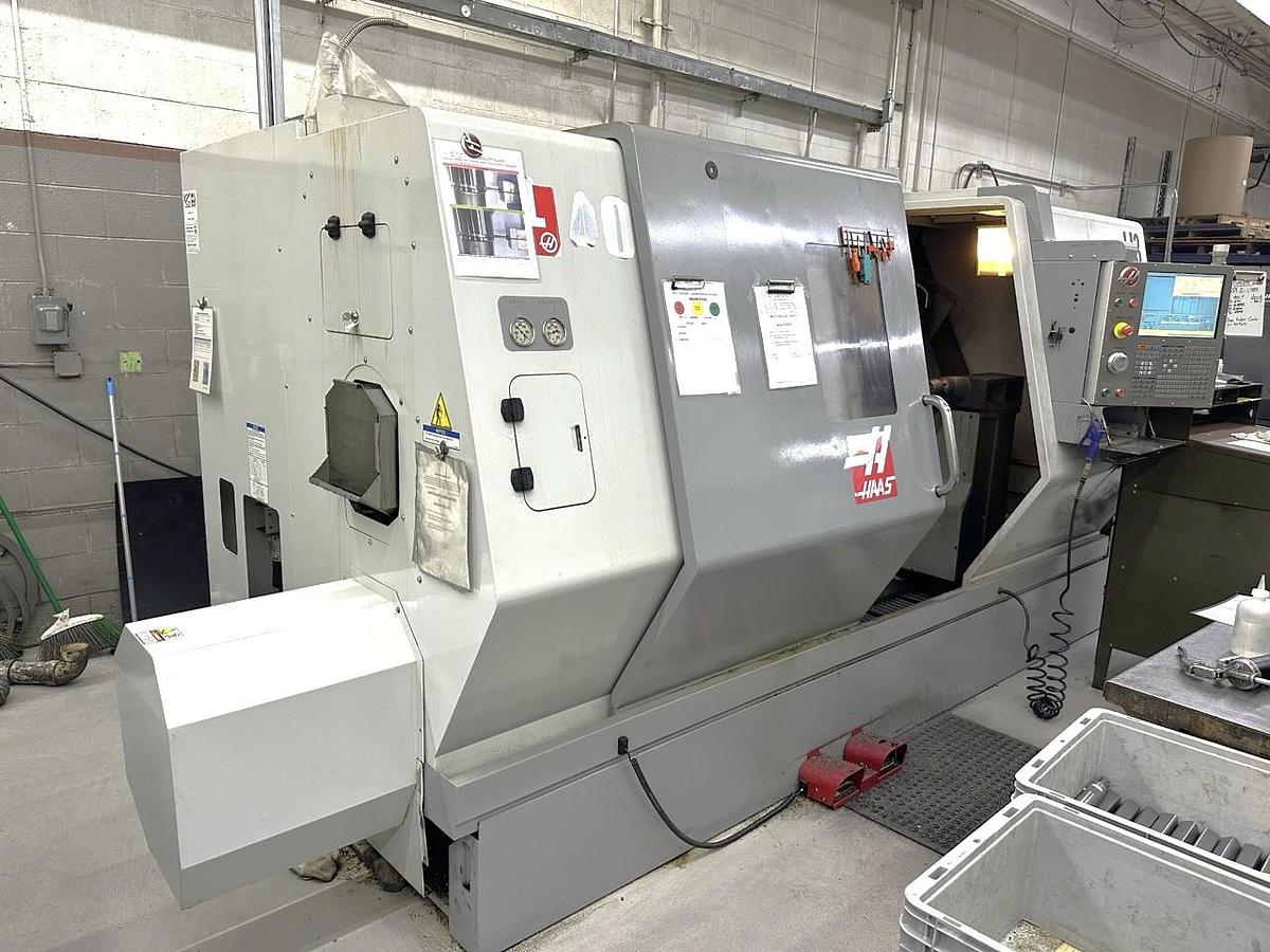 Used 2011 Haas SL-40T with 15" Hyd. Chuck, Tool Presetter, Tailstock, Chip Conveyor, Geared Head, Block Style Turret, 7700 Spindle Hrs.
