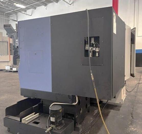 Used 2006 Doosan Lynx 220LC with Tailstock, Tool Presetter, Parts Catcher