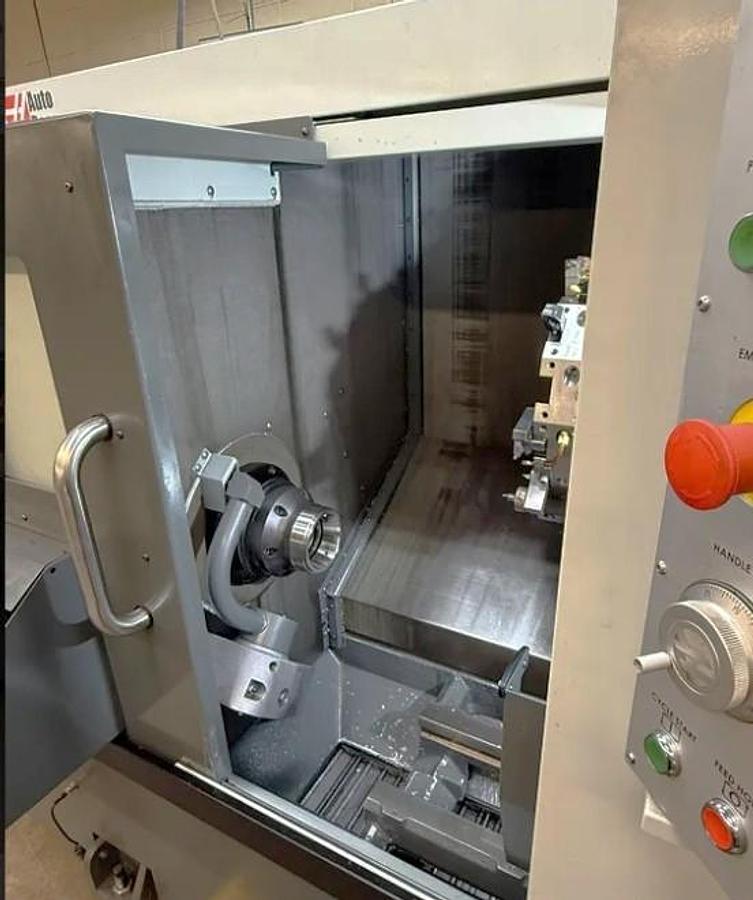 Used 2019 Haas ST-10 with Tailstock, Toolsetter, Chip Conveyor, Royal Collet Chuck, 6" 3 Jaw Chuck, Parts Catcher, ONLY 961 Hours