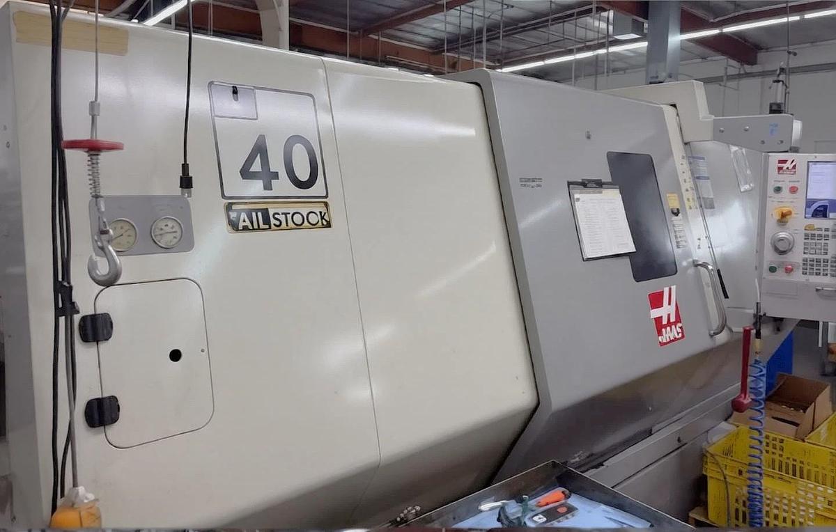 Used 2007 Haas SL-40T with Tailstock, Chip Conveyor, 15" Hydraulic Chuck, 4" Bar Capacity, Tool Presetter, Aux Coolant Filter