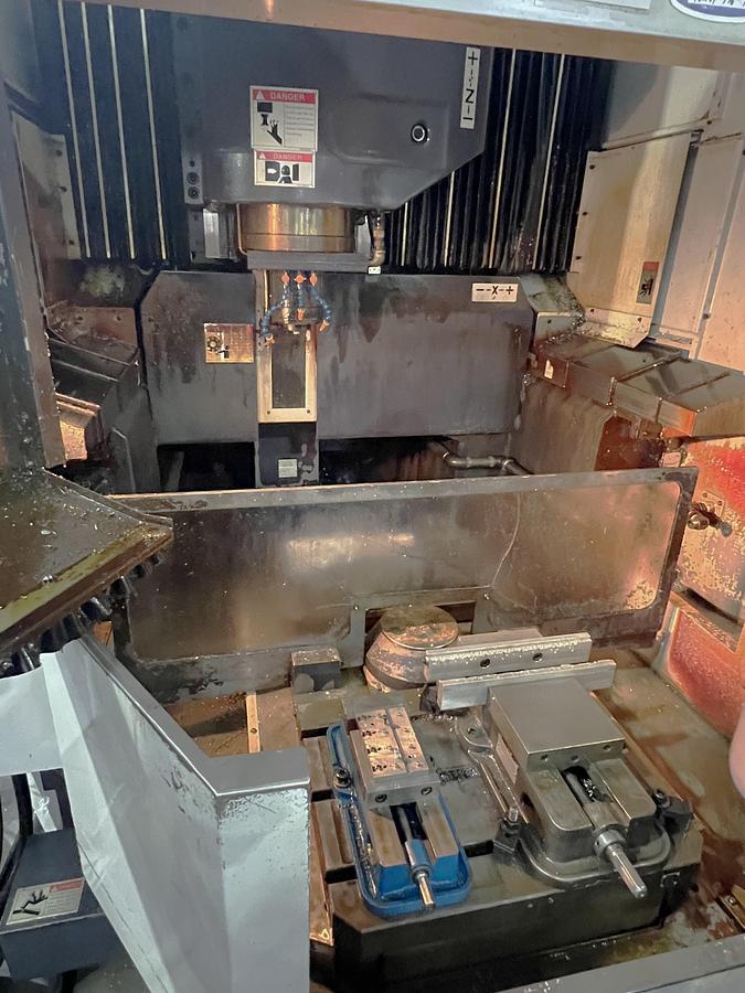 Used 2003 Enshu S-400 Vertical Machining Center with 2 Pallet Changer, Fanuc 18M, 8000 RPM, RJH, CAT40, 20 Station ATC, Chip Auger