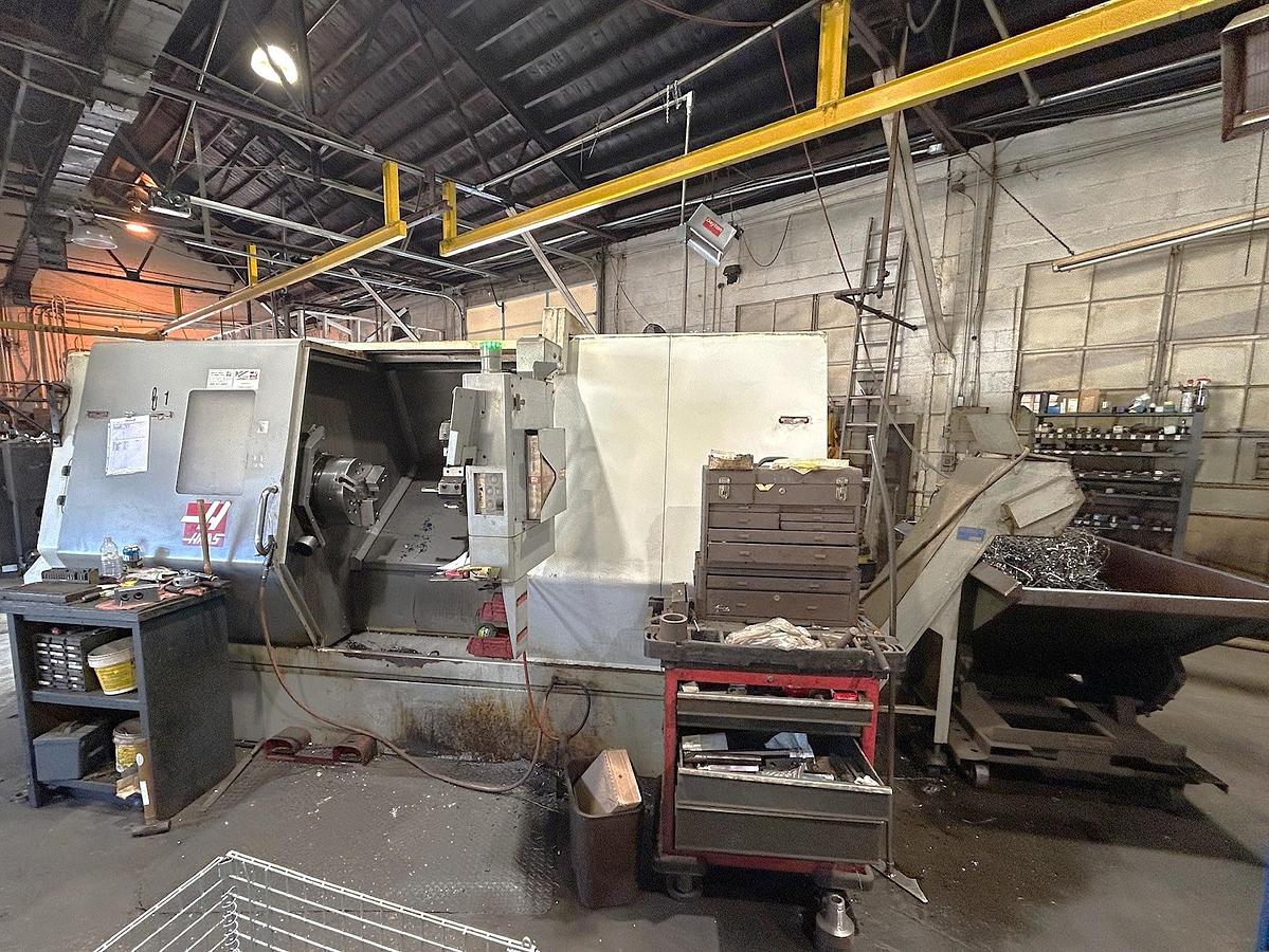 Used 2005 Haas SL-40T with Steady Rest, 15" Chuck, Toolsetter, Tailstock, Chip Conveyor, 4" Bar Capacity, 55 HP Package, Geared Head