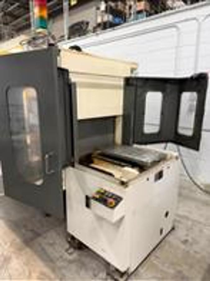 Used 2015 Fanuc Robodrill Alpha-D21LiA5 with 2 Pallet Changer, 24,000 RPM Spindle, 21 Pos. ATC, Tool Probe, ONLY 755 CUT HOURS !!