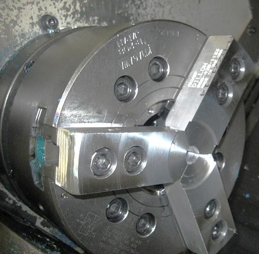 Used 2000 Mazak QT200 with Chip Conveyor, 8" Hydraulic Chuck, Tool Presetter