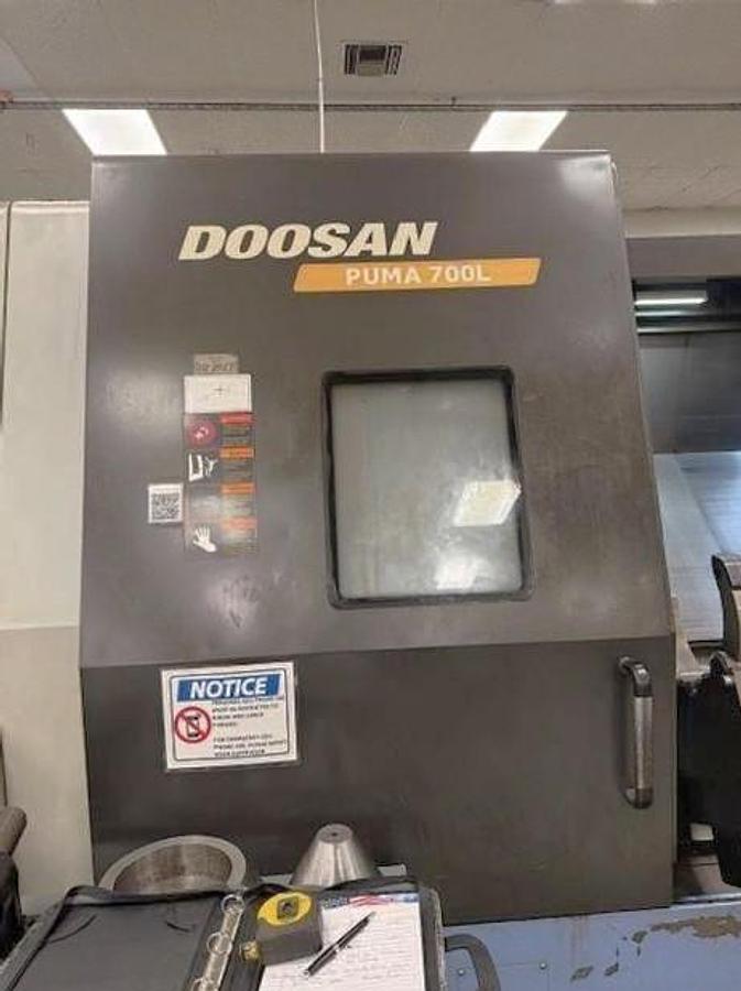 Used 2006 Doosan Puma 700L with 24" Hyd. Chk, 6.5" Bar Cap., 126" Turn Length, SMW Steady Rest, Tailstock, Conveyor, Tool Eye