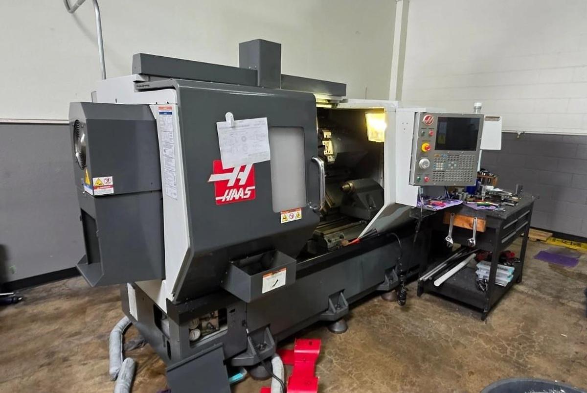 Used 2010 Haas ST-20 with Tailstock, Chip Conveyor, Tool Presetter, Parts Catcher, 8.3" Hydraulic Chuck, NO tool holders included