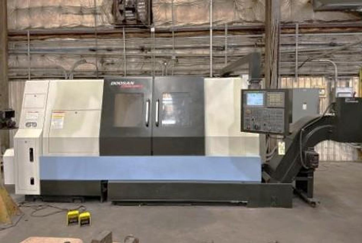 Used 2012 Doosan Puma 400MC with C Axis, Milling Capable, 21" Chuck, 6.5" Bar Capacity, Tailstock, Conveyor, Live Tool Holder