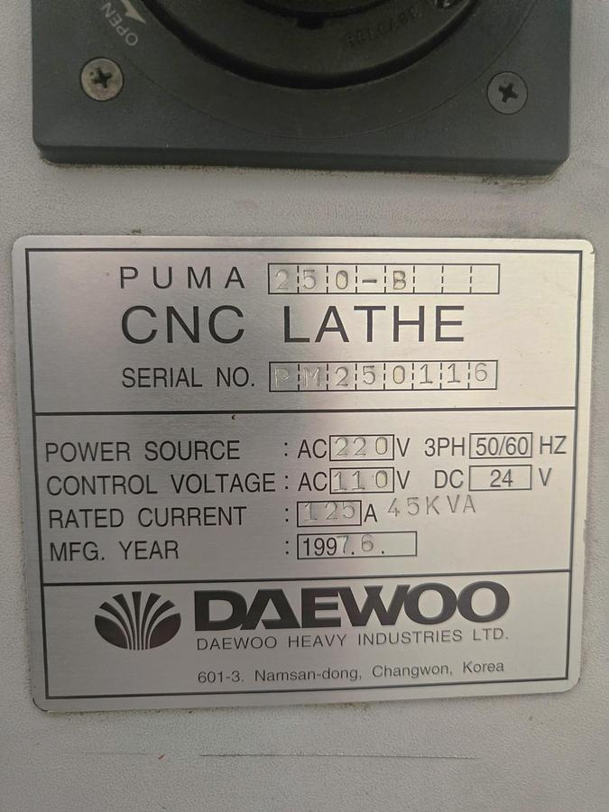 Used 1997 Daewoo Puma 250B with 12" Hyd. Chuck, Chip Conveyor, Tool Presetter, Tailstock, ONLY 7848 Cutting Hours