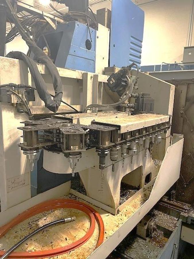 Used 2000 Mazak VTC200B with Chip Conveyor, 30 Station Side Mounted Tool Changer, Very Nice Condition, Located in Ontario, Canada