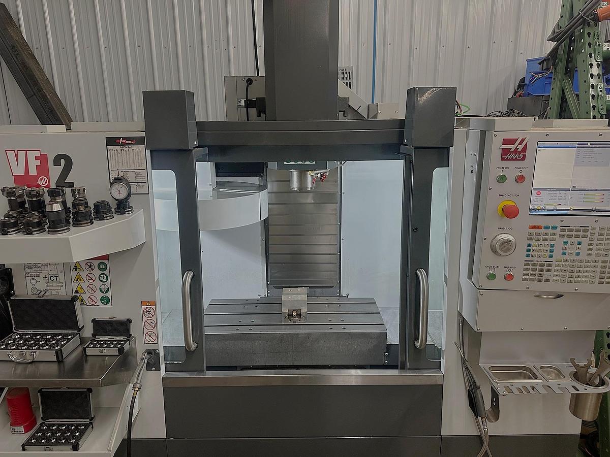 Used 2021 Haas VF2 with Auto Door, Rigid Tapping, 20 Station Carousel Type ATC, ONLY 30 FEED CUTTING HOURS!!