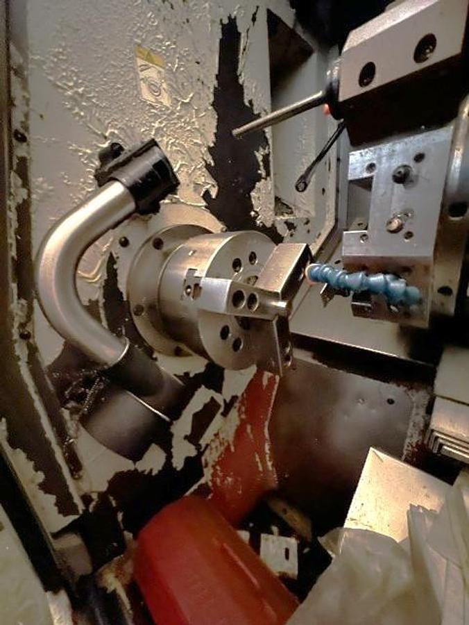 Used 2010 Hurco TM8 with 8" Hydr. Chuck, Chip Conveyor, Toolsetter, Tailstock, 2" Bar Cap., 12" x 18.8" Capacity