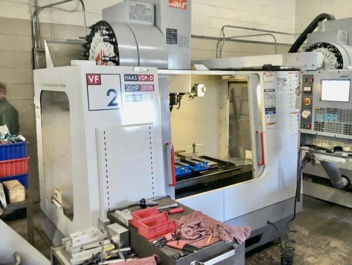 Used 2005 Haas VF2D with 4th Axis Drive, 24 Station Side Mount ATC, Chip uger, Programmable Coolant