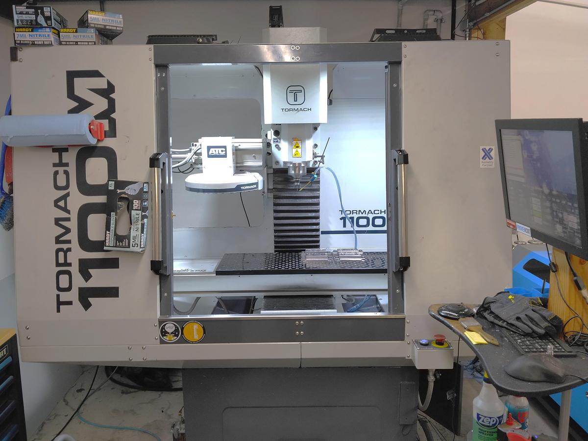 Used 2022 Tormach 1100M with Microarc 4th axis Rotary Table (never used), 10 Station ATC, Subplate, Tool Setter, Digital Passive Probe