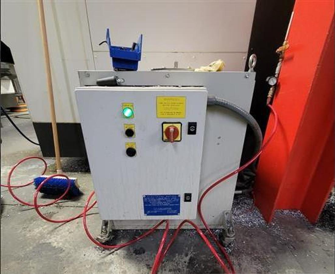 Used 2015 Okuma M560-V with 4th Axis Rotary Table, Renishaw Tool & Part Probing, 15k RPM, 32 Pos. ATC, Chip Claster HPC