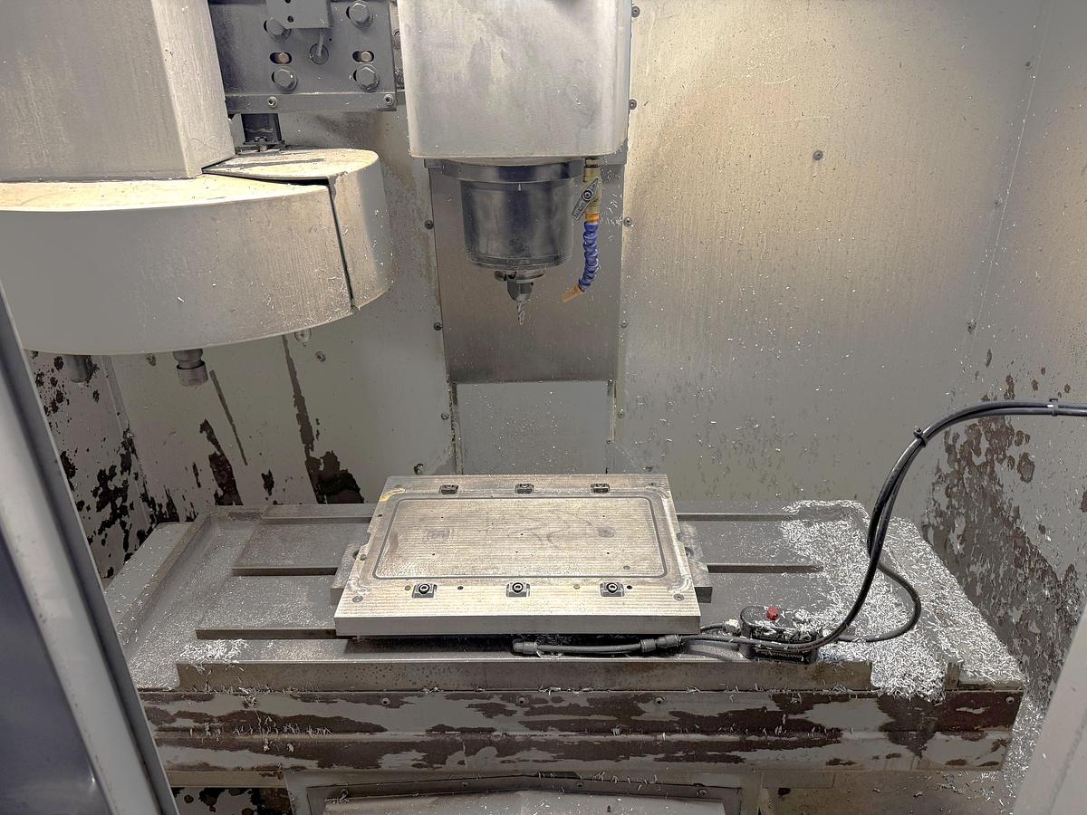 Used 2007 Haas Mini Mill with 10 Station Tool Changer, Coolant, Can Use Either Single or Three Phase Power, 6794 Run Time Hours