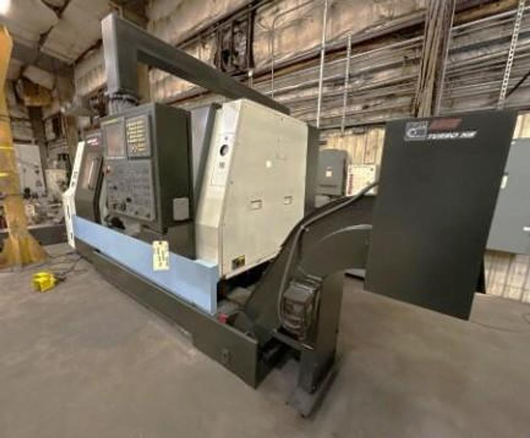 Used 2012 Doosan Puma 400MC with C Axis, Milling Capable, 21" Chuck, 6.5" Bar Capacity, Tailstock, Conveyor, Live Tool Holder