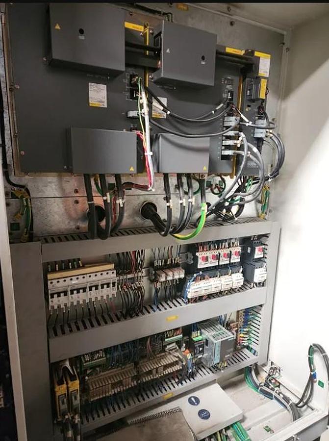 Used 2006 Romi M33 x 80" Oilfield Type Hollow Spindle Lathe with 10.5" Bore, Steady Rest, Chip Conveyor, Tailstock