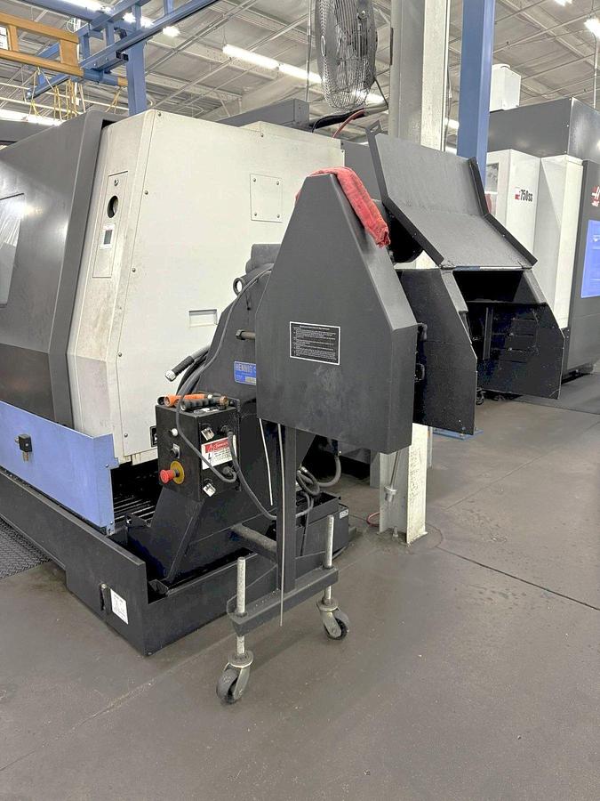 Used 2012 Doosan Puma 400LB with 15" Hyd Chuck, LNS Hyd Steadyrest, Conveyor, Tool Setter, 4.5" Bar