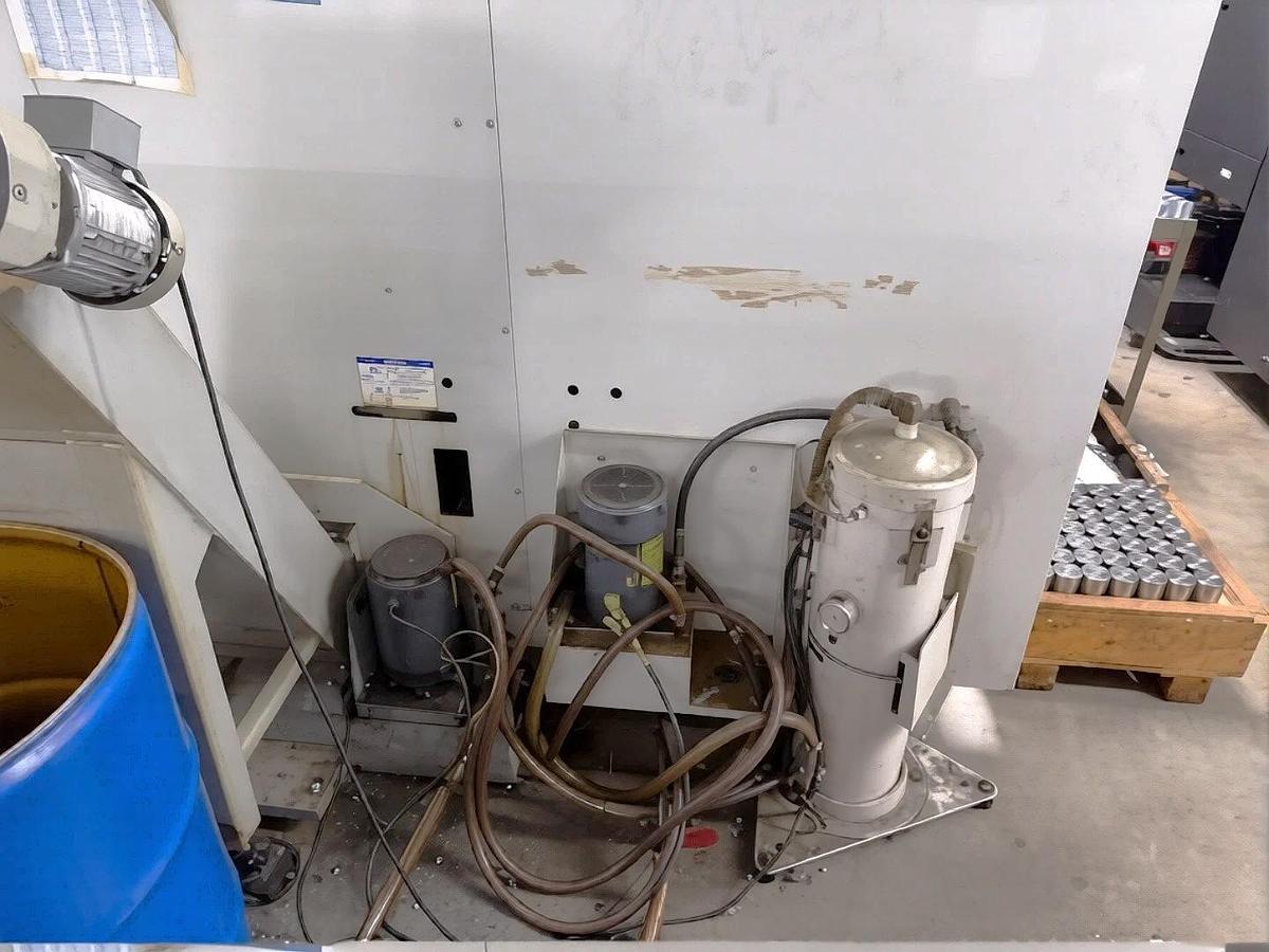 Used 2007 Haas SL-40T with Tailstock, Chip Conveyor, 15" Hydraulic Chuck, 4" Bar Capacity, Tool Presetter, Aux Coolant Filter