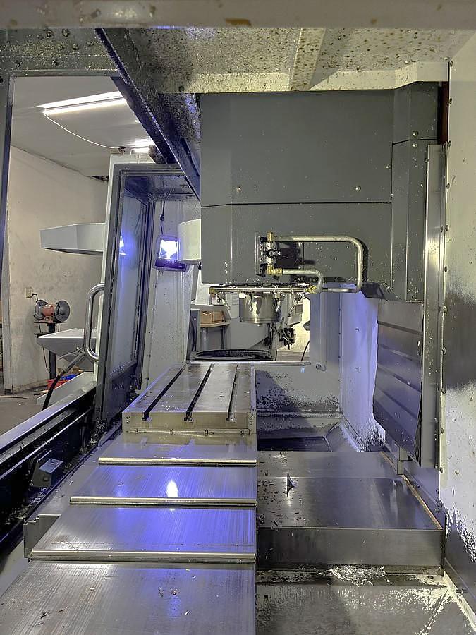 Used 2017 Haas VF2 with Chip Auger, Rigid Tapping, 8100 RPM, 20 Station Umbrella ATC, ONLY 3,429 Feed Cutting Hours !!