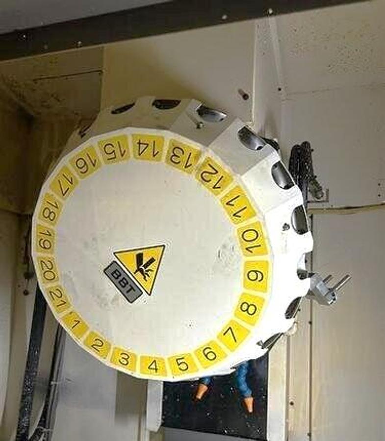 Used 2015 Fanuc Robodrill Alpha-D21LiA5 with 2 Pallet Changer, 24,000 RPM Spindle, 21 Pos. ATC, Tool Probe, ONLY 755 CUT HOURS !!