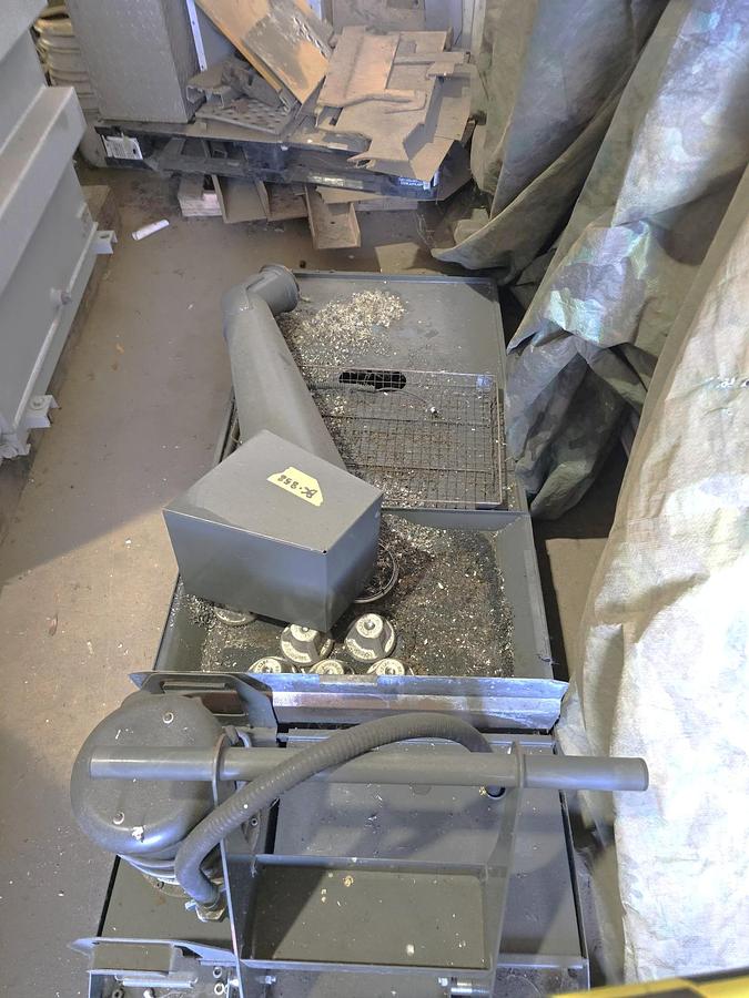 Used 2013 Haas VF2 with Chip Auger, Progr. Coolant Nozzle, Prepped for Coolant Thru Spindle, Rigid Tap, ONLY 519 Feed Cut Hours