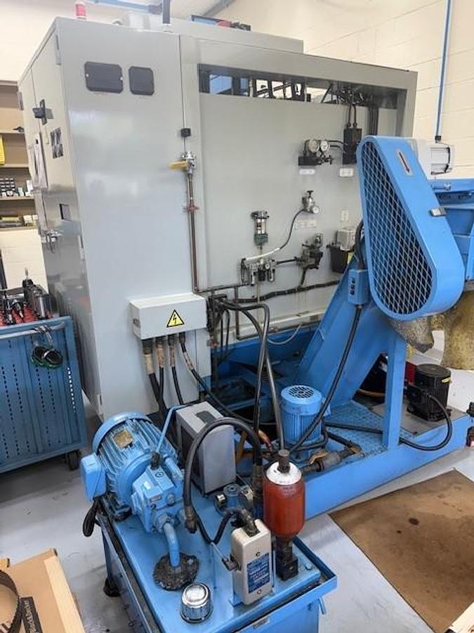 Used 1996 Saeilo Mach 3A HMC with 2 Pallet Changer, 1 Degree Index, 10,000 RPM, 20 Station ATC, CAT40, Chip Conveyor, R/T