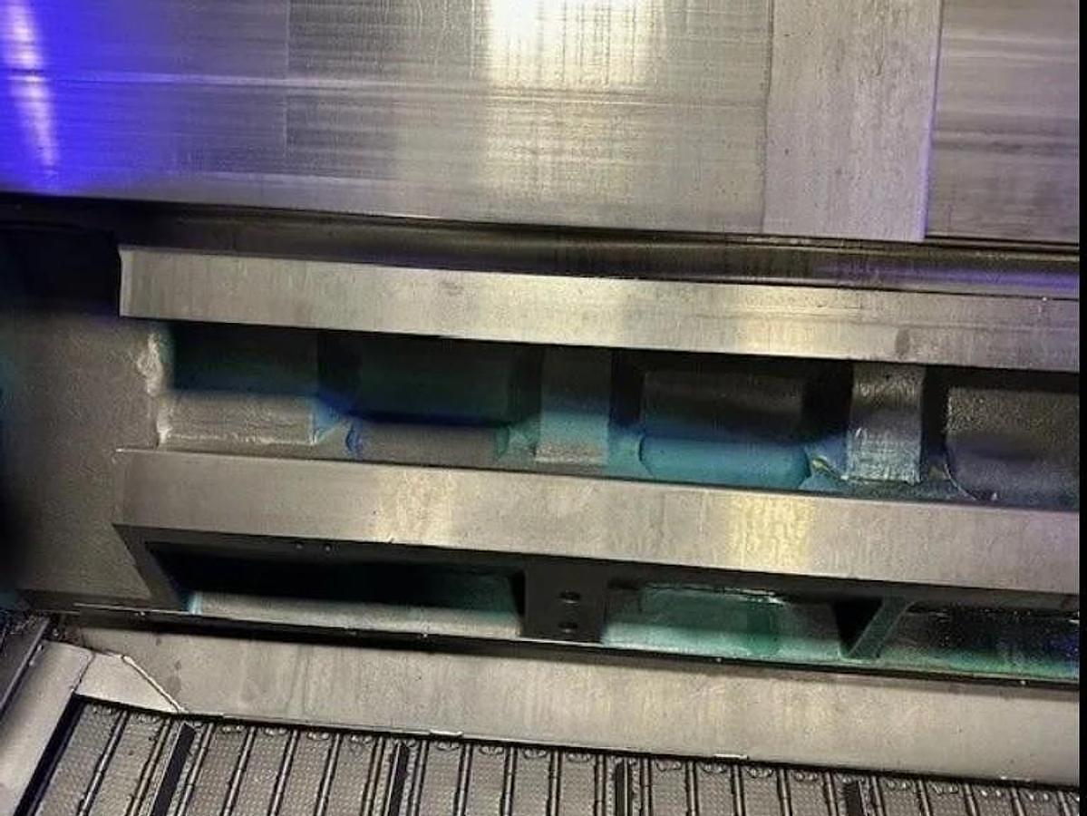 Used 2014 Doosan Puma 400LC with 21" Hyd Chuck, 7.1" Bore w/ 6.5" Bar Capacity, Programmable Tailstock, Chip Conveyor, Toolsetter