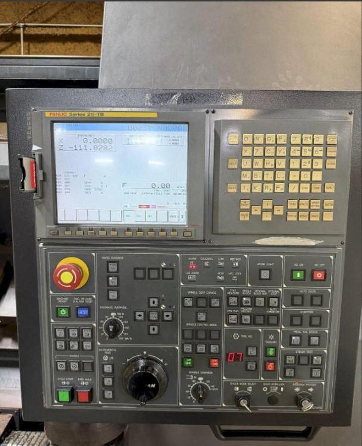 Used 2008 Doosan Puma 800L with, 39.4" 4 Jaw Man. Chk, 12.6" Bar Cap., 35.4" Turn Diam., 126" Turn Length, Tailstock, Conveyor