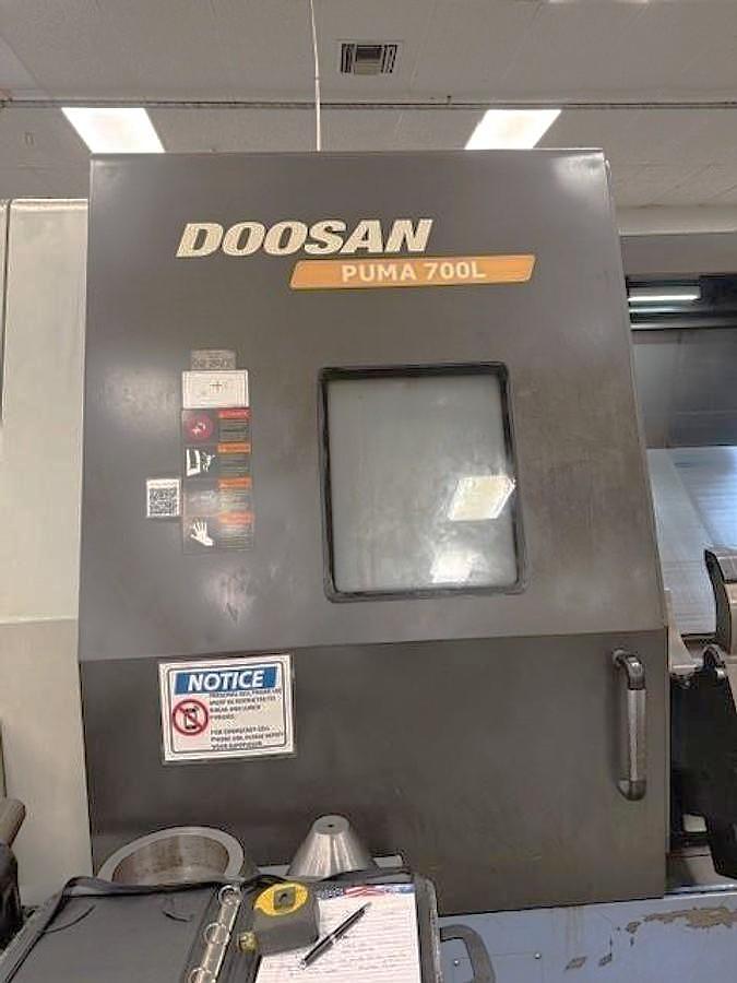 Used 2012 Doosan Puma 700L with 24" Hyd. Chk, 6.5" Bar Cap., 126" Turn Length, SMW Steady Rest, Tailstock, Conveyor, Tool Eye